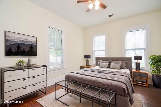 Building Photo - 1707 Sabine St