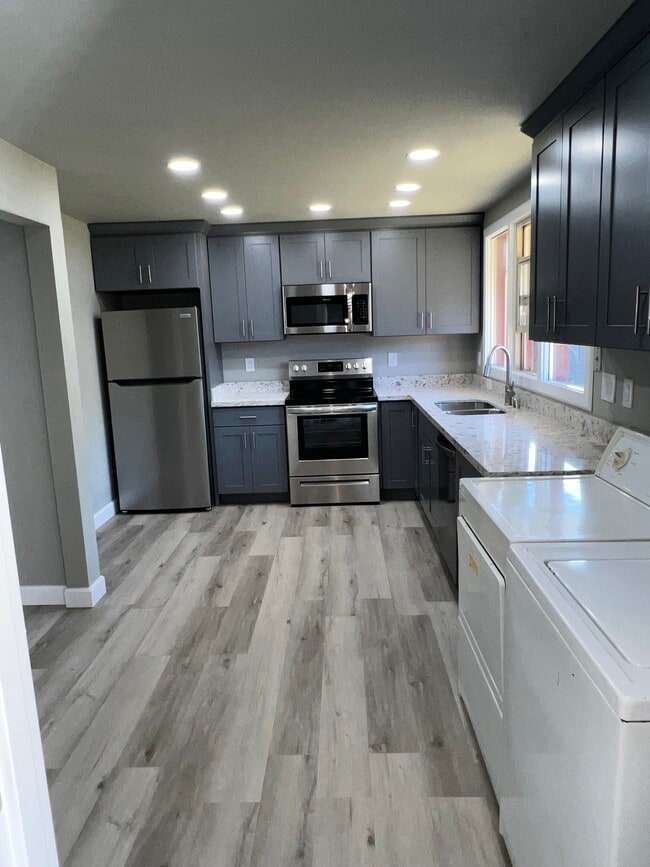 Building Photo - Single Family House Tacoma