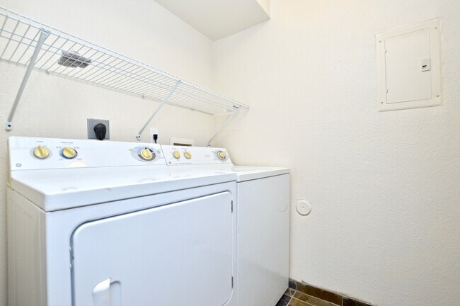 Building Photo - 4704 E Paradise Village Pky N