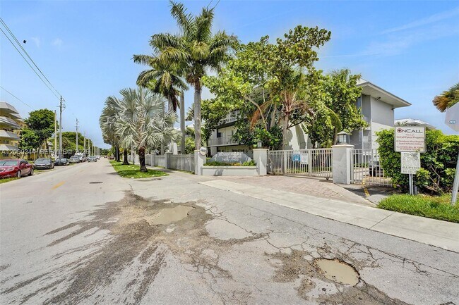 Building Photo - 7401 SW 82nd St