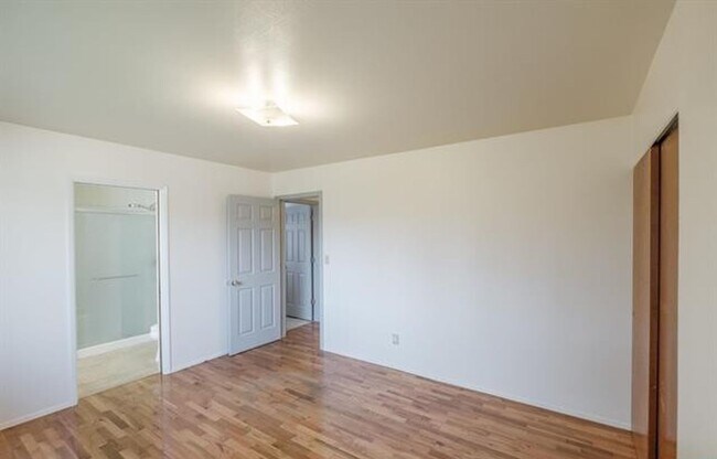 Building Photo - Charming One-Level Home with Private Yard ...