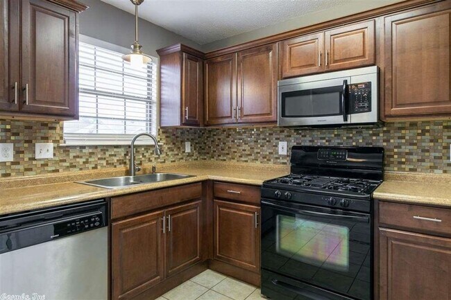 Building Photo - 37 Wolverine Dr