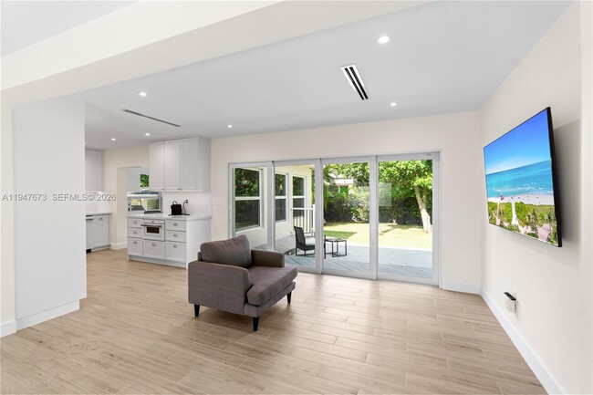 Building Photo - 251 NE 44th St