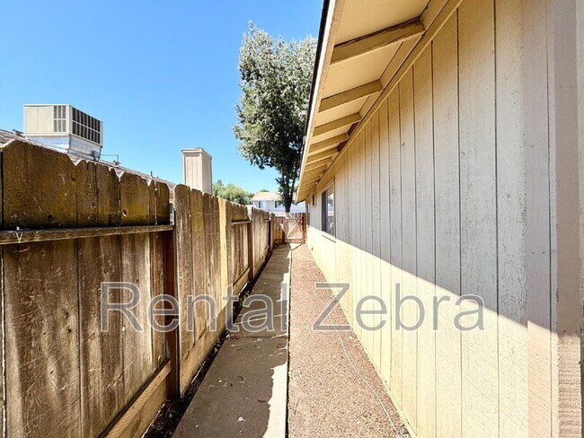 Building Photo - 34 Silverhorn Ct