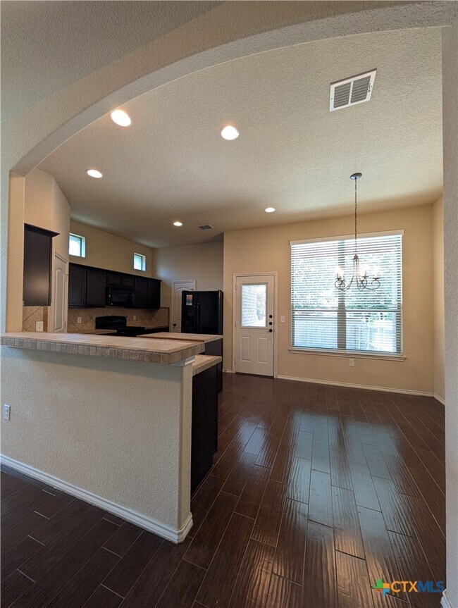 Building Photo - 622 Creekside Cir