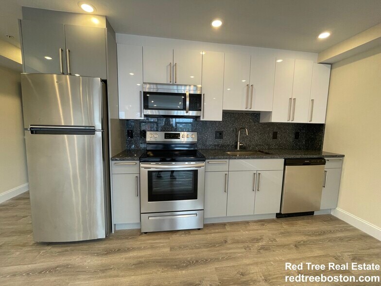 Building Photo - 1022 Commonwealth Ave