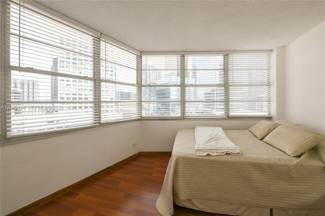 Building Photo - 801 Brickell Bay Dr