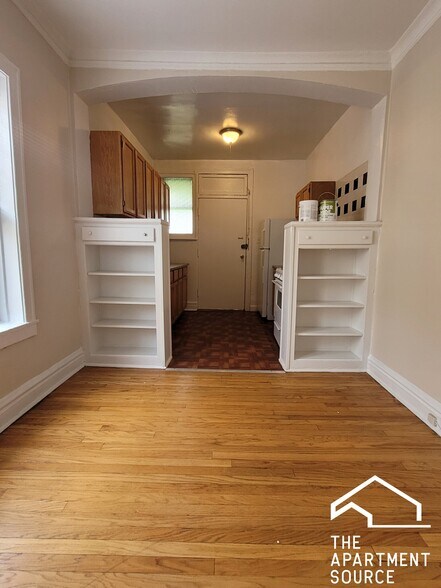 Primary Photo - 4937 N Whipple St