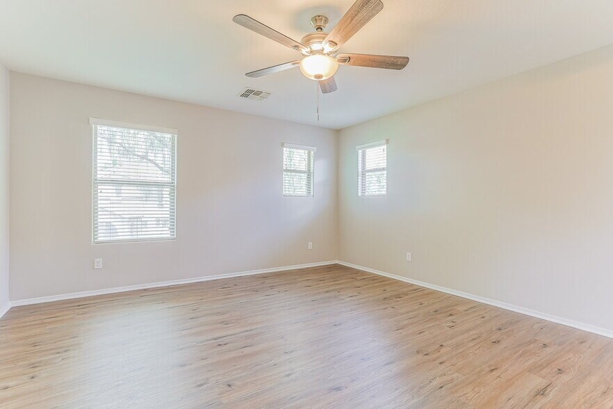 Building Photo - 5848 E Grove Ave