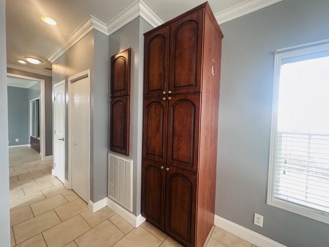 Building Photo - 6535 S Brandywine Dr