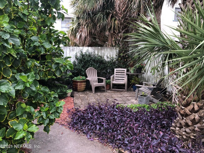 Building Photo - 2224 Ocean Dr S