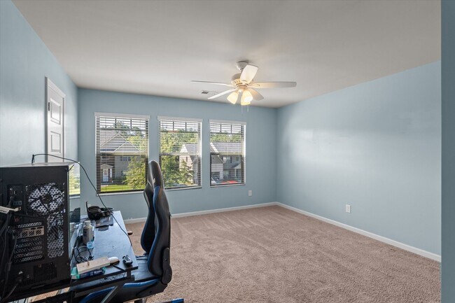 Building Photo - Great 5 Bedroom Home in Evans