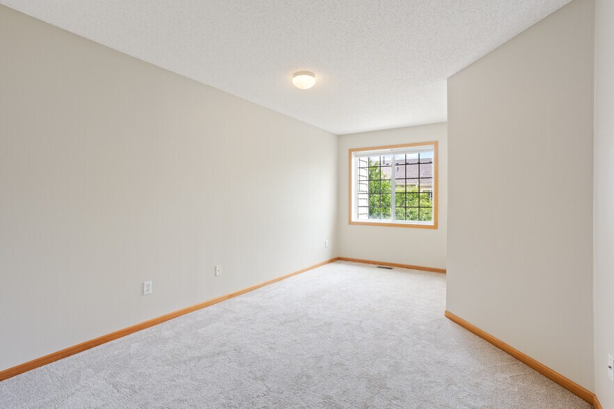 Building Photo - 13840 54th Ave N