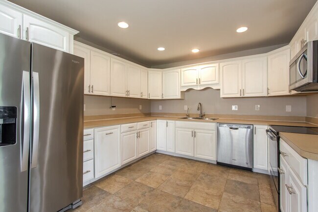 Building Photo - 12 Benedette Dr