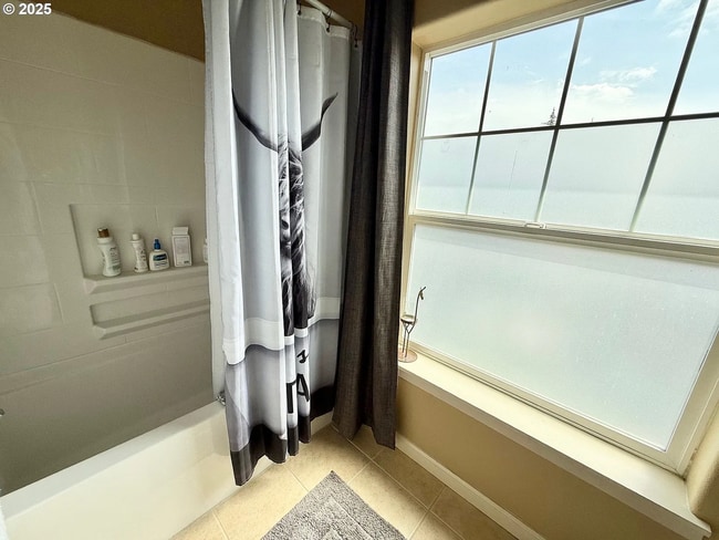 Building Photo - Spacious 2BD/2.5BA Townhome in the Heart o...