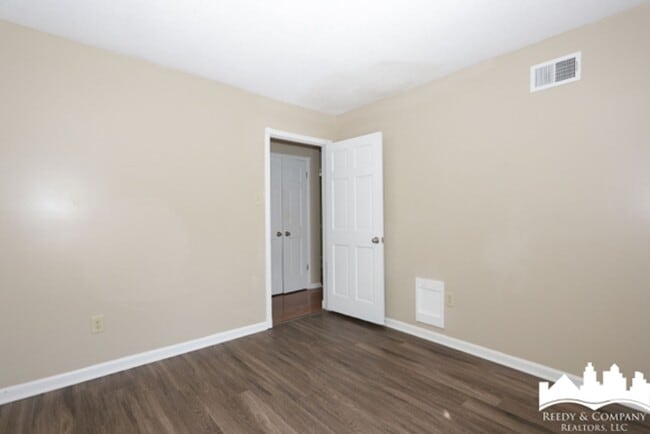 Building Photo - 5853 Fox Lair Ave