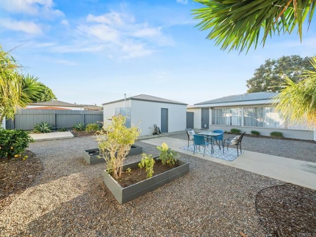 Building Photo - 367 Hedge Way