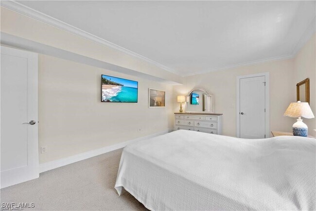 Building Photo - 3070 Gulf Shore Blvd N