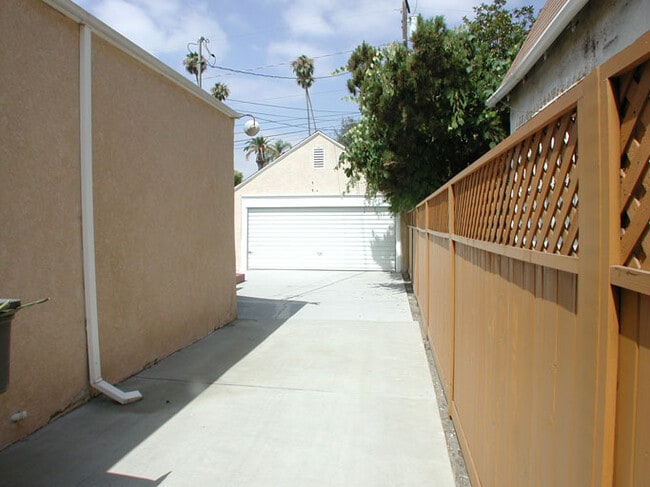 Building Photo - 203 S Stanley Dr