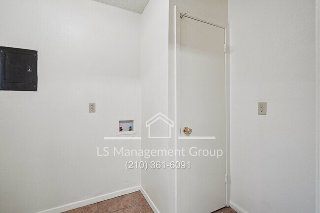 Building Photo - 6604 Cherryleaf St