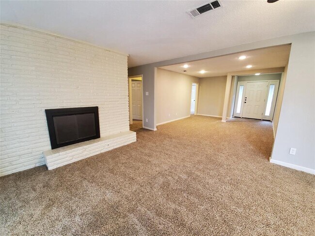 Building Photo - 2820 Fairbrook St