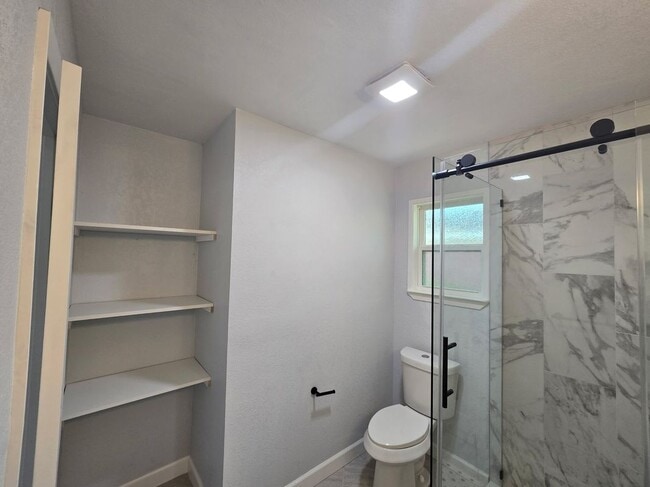 Building Photo - 2647 Springvale Dr