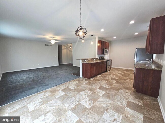 Building Photo - 270 Waterway Dr