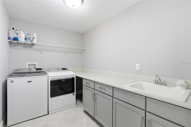 Building Photo - 9844 Cabernet Ave
