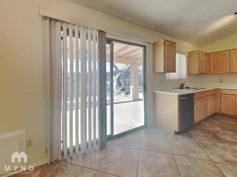 Building Photo - 1679 W Camino Acierto