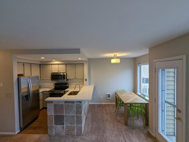 Building Photo - Wallingford Condo