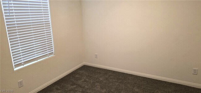 Building Photo - 427 Larksong Ave