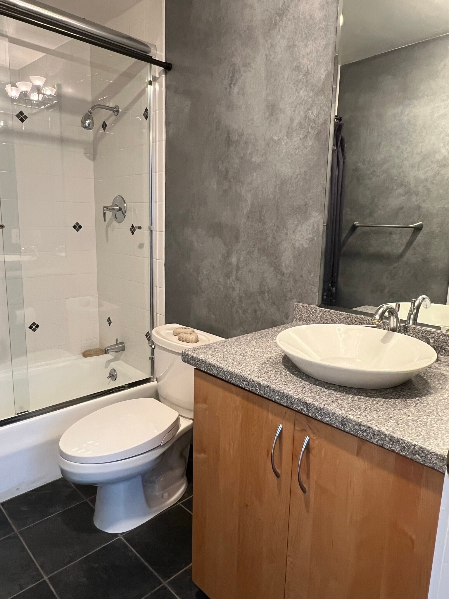 Building Photo - 6151 Canterbury Dr