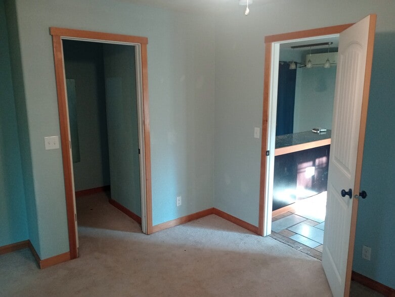 Bedroom, walk in closet - 3921 E 15th Ave