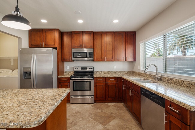 Building Photo - 4916 E Pershing Ave