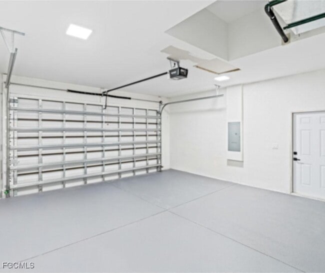 Building Photo - 1105 Jaguar Blvd