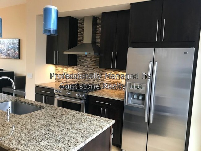 Building Photo - Little Italy TownHouse