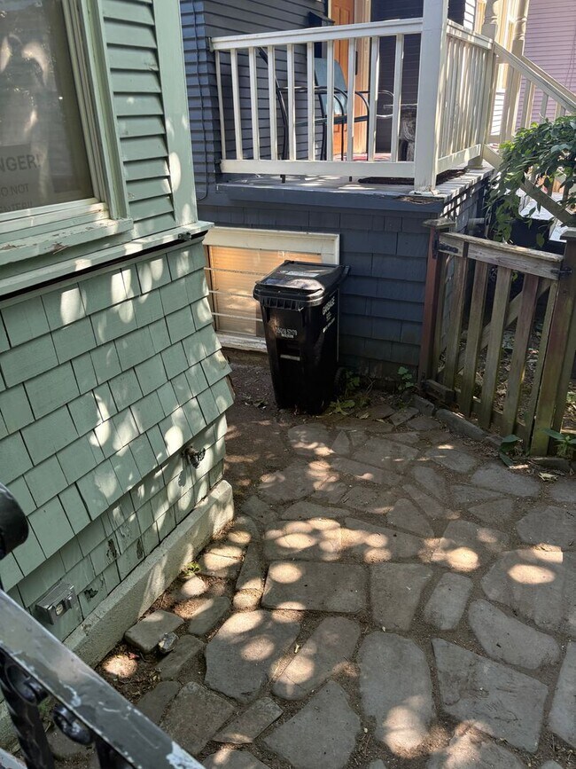 Building Photo - Beautiful 1908 Craftsman home for rent!