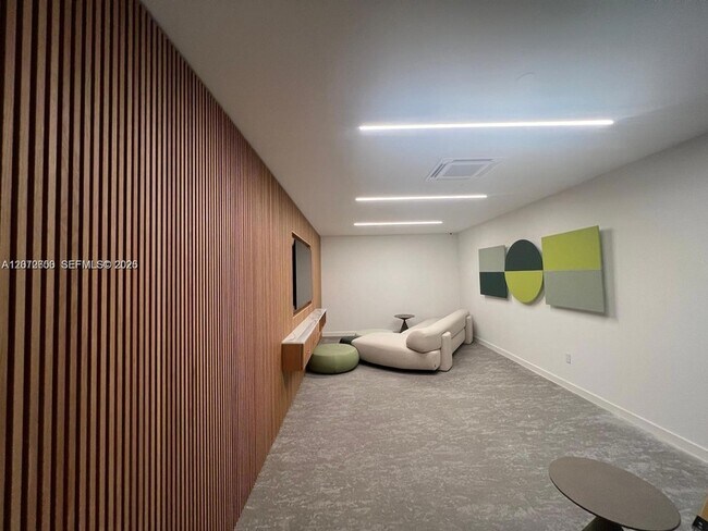 Building Photo - 300 Biscayne Blvd Way