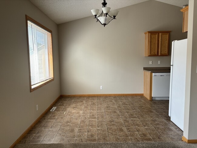 Building Photo - 1349 Willow Trail
