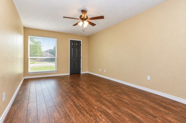 Building Photo - 1147 Royal Crest Dr