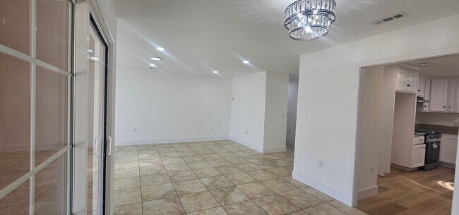Building Photo - Single Story Senior Home - Newly Remodeled...