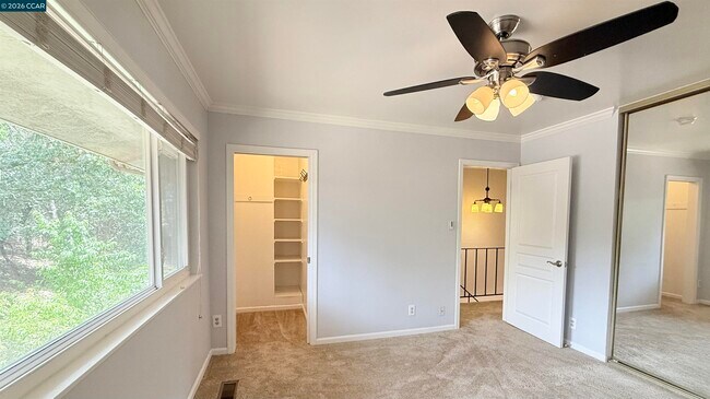 Building Photo - 394 Ilo Ln