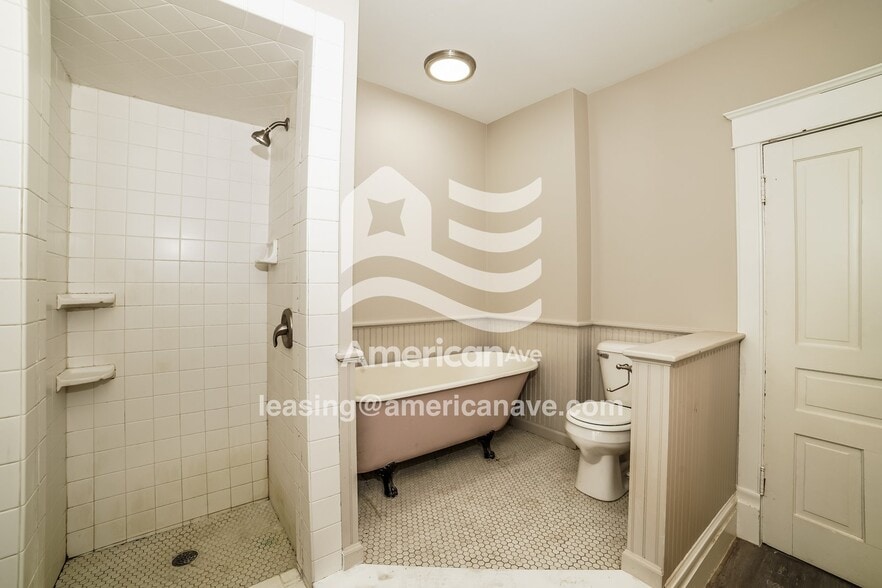 Building Photo - 519 E Frye Ave