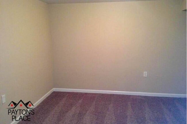 Building Photo - Spacious Single Family home with Huge Back...