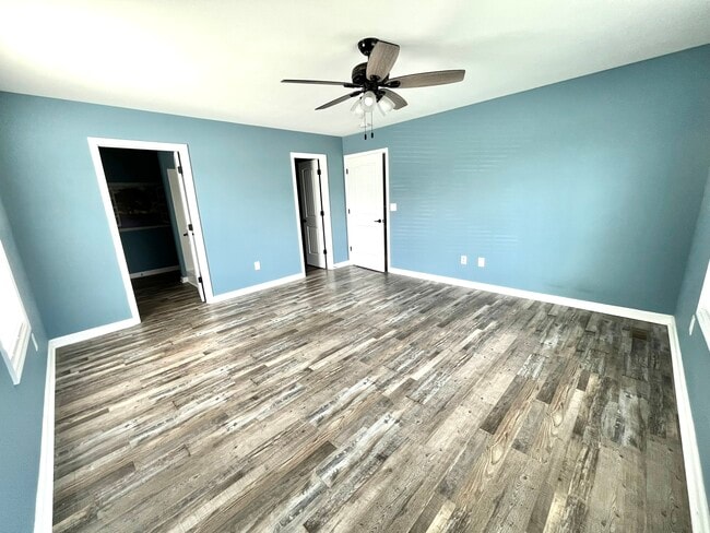 Building Photo - 605 Strawberry Dr