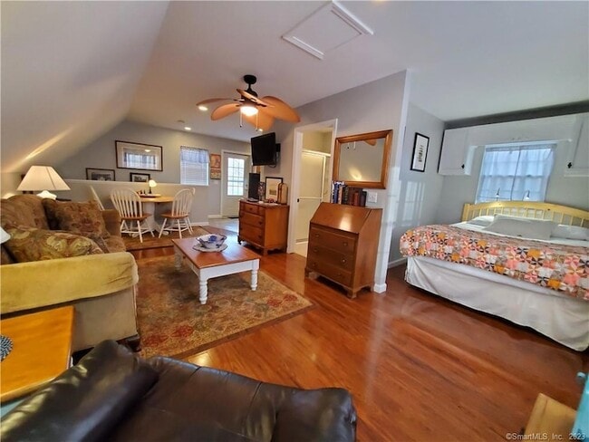 Building Photo - 33 Chapman Rd