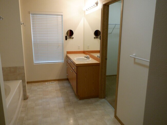 Building Photo - 1722 Cadborough Ln