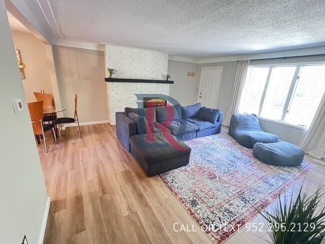 Building Photo - 13702 Country Ln