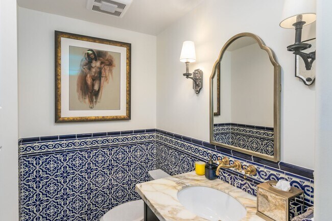 Building Photo - Prime Single Family Home