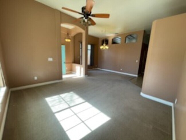 Building Photo - Lovely 3 bedroom / 2 bath home near Miwok ...